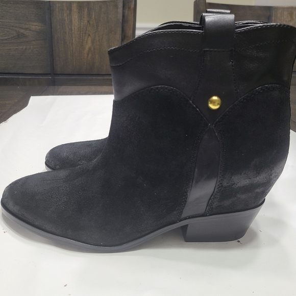 Boot - Picture 4 of 5